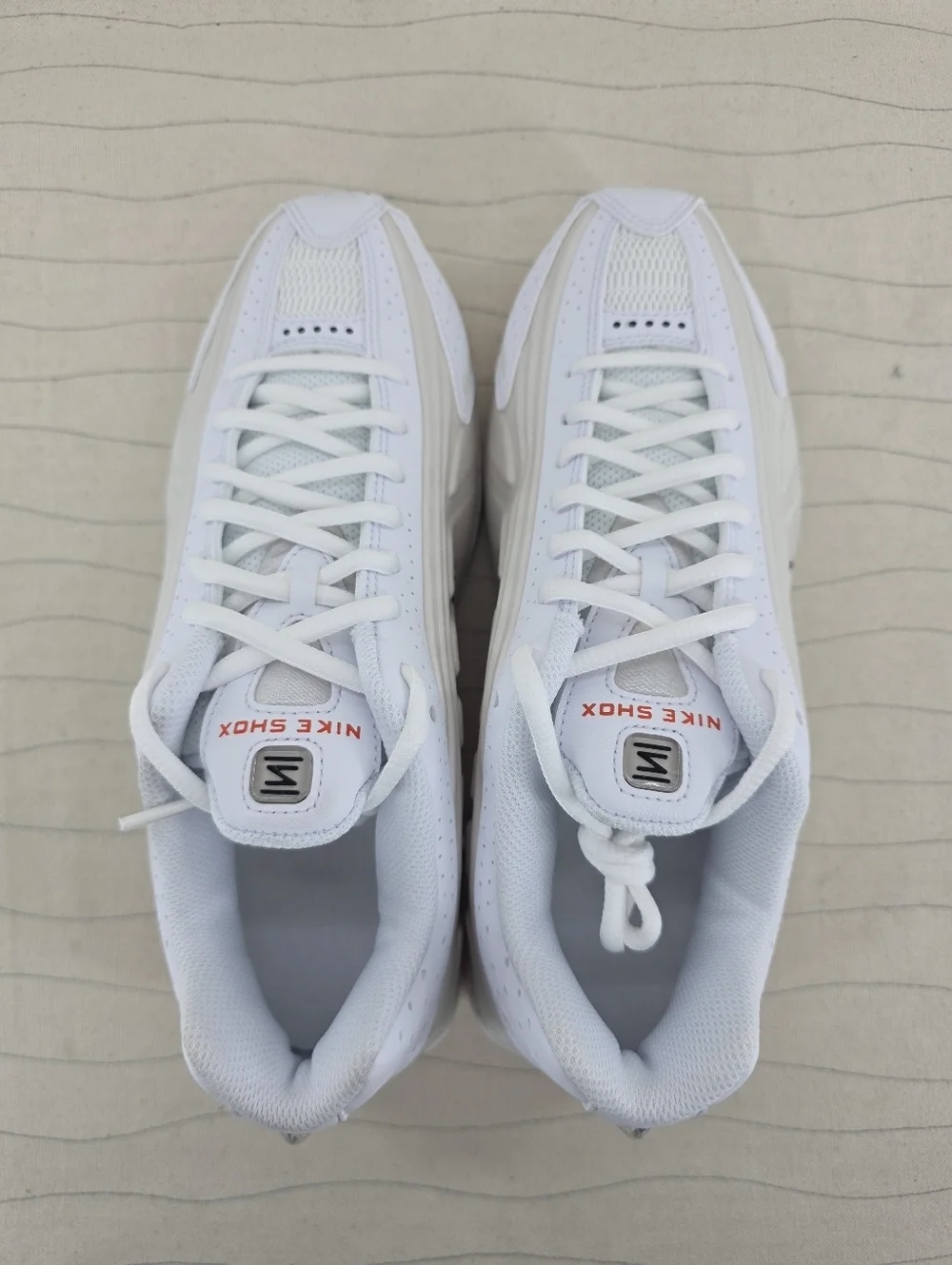 Nike Youth Shox R4 GS White Phantom Red Running Shoes CW2626-102 Size 6.5Y NEW